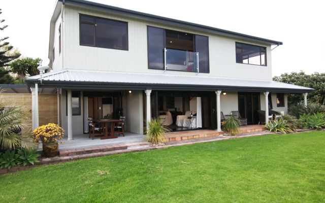 Te Puru Beach Lodge