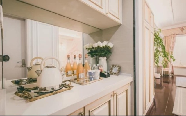 Carol Service Apartment