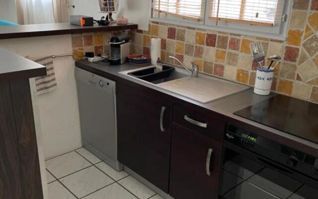 Appart. bas de villa de 50m2 avec parking privatif