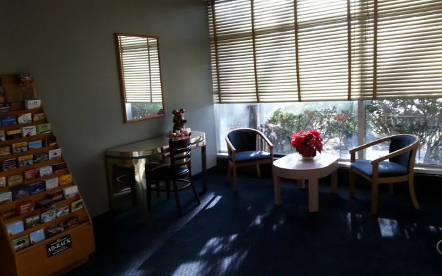 Budget Host Town Center