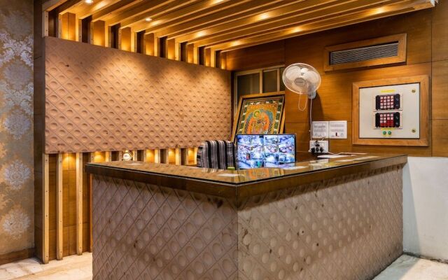 Oyo 41898 Balaji Palace