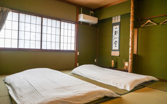 Tomarigi House