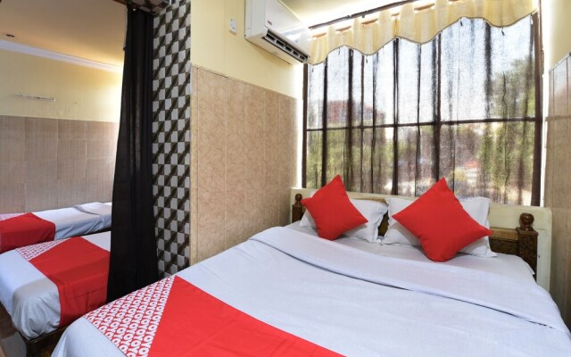 OYO 19541 Hotel Jammu Palace