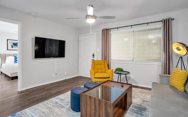 West University- 2BR- Parking- WiFi