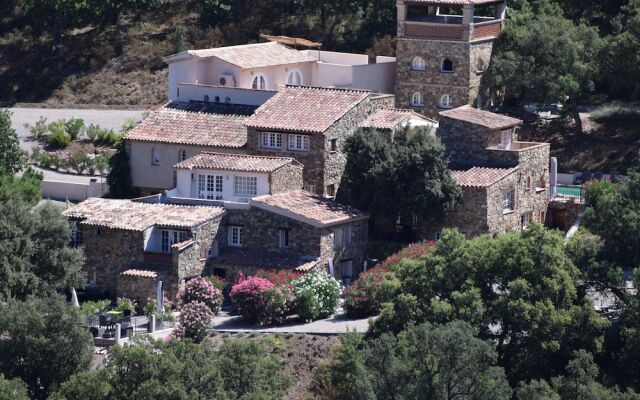 Modern Studio With Terrace, Near the Popular St. Maxime