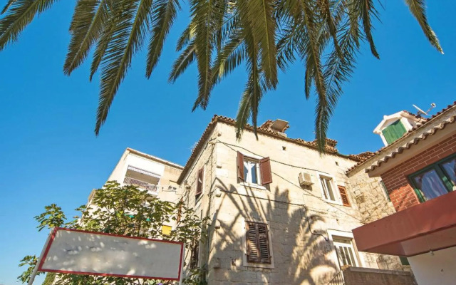 Split Center Room Helena