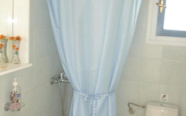 Manos Syros Rooms & Apartments
