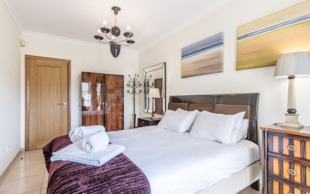 CheckinCheckout - VillaMoura with Private Pool