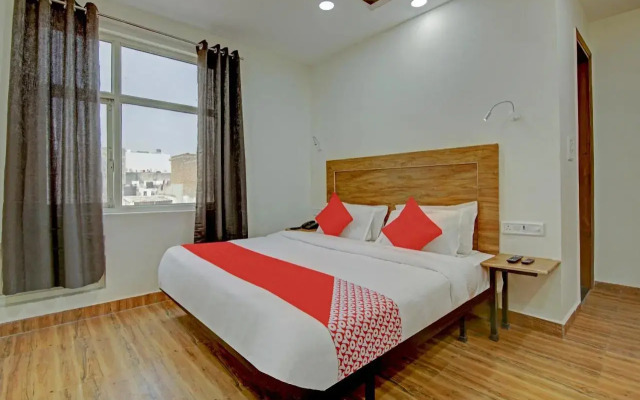 Oyo Flagship 703579 Santosh Residency