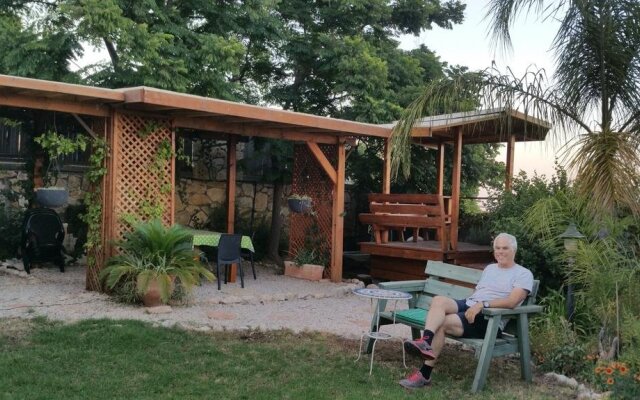 Mikis B&B Rosh Pinna