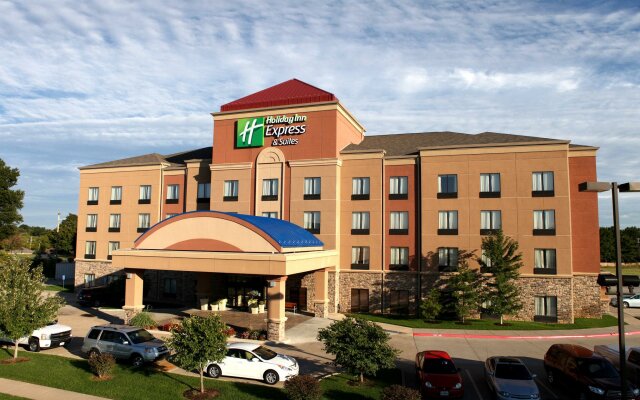 Holiday Inn Express and Suites Springfield Medical District, an IHG Hotel