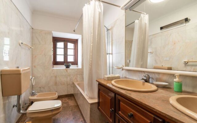 Oliveiras House (CLE150)