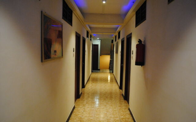 Deluxe Hotel