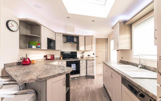 The Crucible lodge with Hot Tub