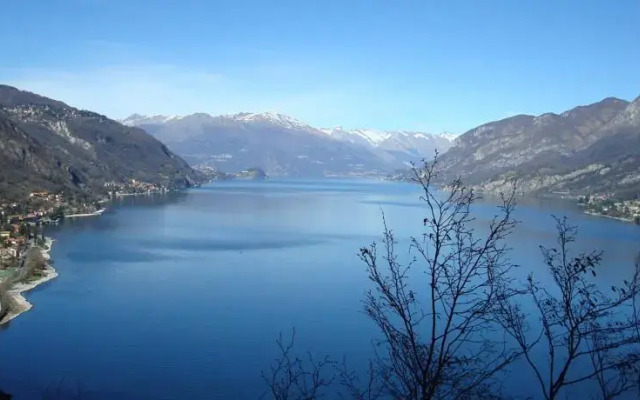 Como Lake Holiday Home