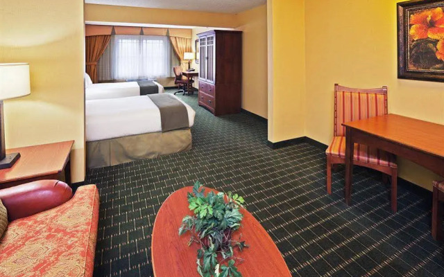 The Q Hotel And Suites