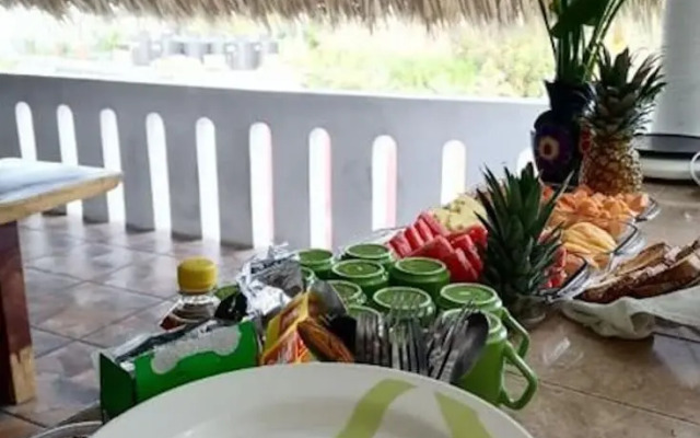 Room in Guest Room - Private Room With King Size bed Num023