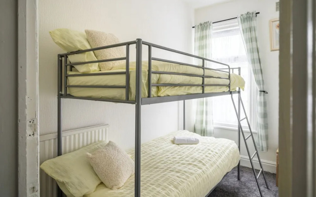 Heart of Blackpool - Sleeps 10 - Parking