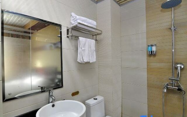 Luoping Star River Express Hotel