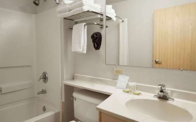 Super 8 by Wyndham Bellingham Airport/Ferndale