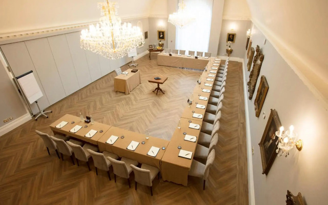 Rushton Hall Hotel & SPA