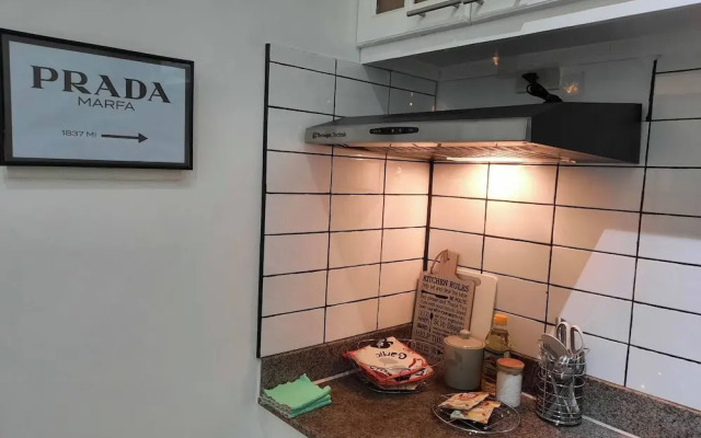 Stylish Condo at Mezza 1 With Fast Wifi & Netflix