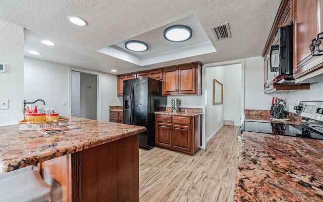 Kathleen House 4 Bedroom Home by RedAwning