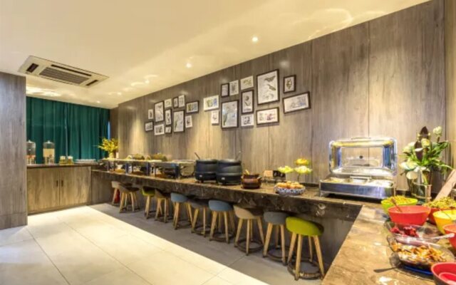 Home Inn (Yancheng Gongnong East Road Mingdu Square)