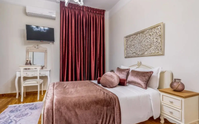Acropolis Deluxe Apt Must