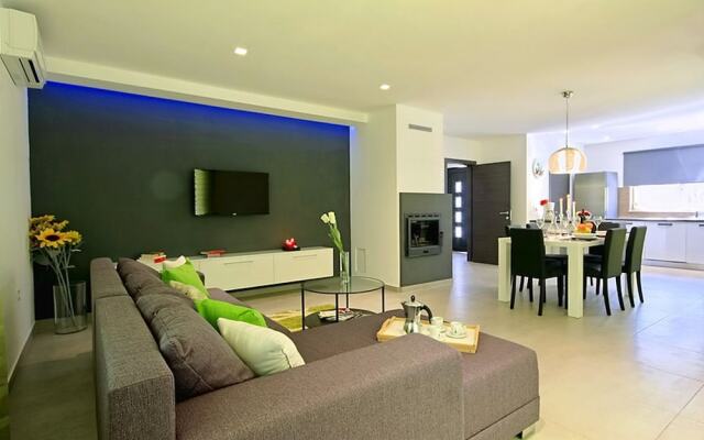 Gorgeous Villa in Belavici With Swimming Pool