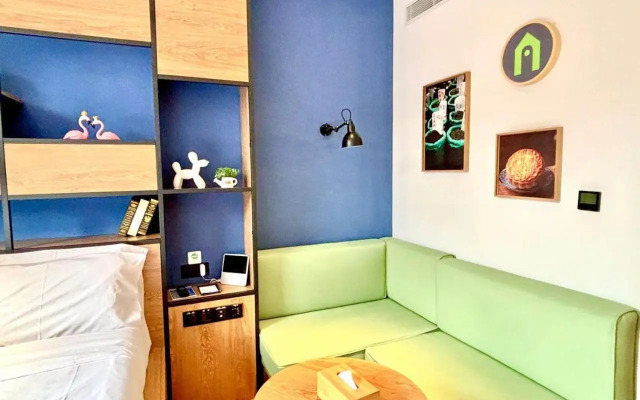 Middle Huaihai Road Homestay
