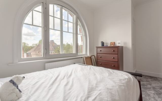 2 Bedroom Kilburn Flat