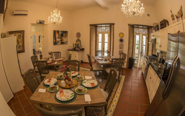 Colonial 154 H Boutique