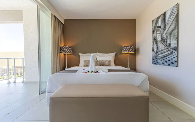 Las Islas Condominiums