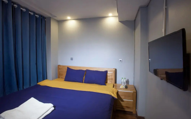 RedDoorz Hostel @ Signature Inn