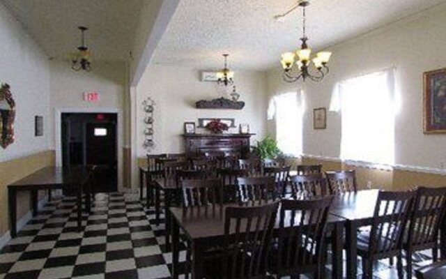 MacArthur Inn