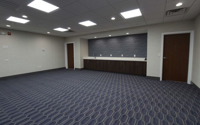 Hampton Inn & Suites Denton