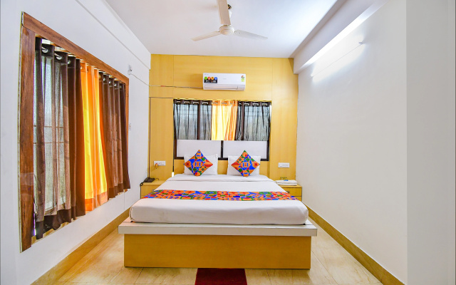 OYO Ruby Park Dream Palace Near Acropolis Mall