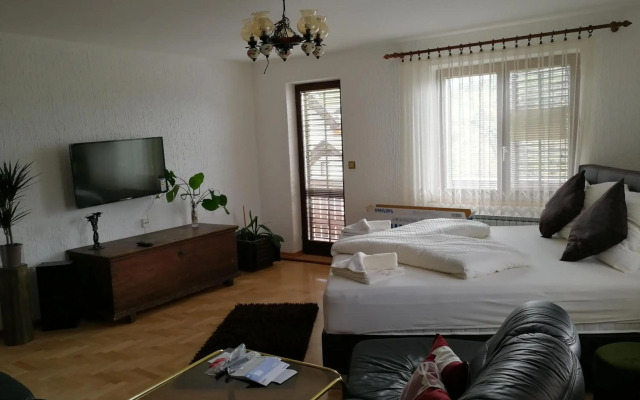 Apartments & Rooms Florjana