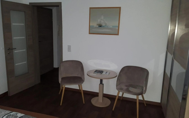 Ferienwohnung Dresden-Neustadt mit Parkplatz im Hof , Balkon ab April 2023
