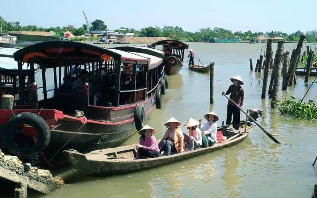 Hà Phan Holiday House