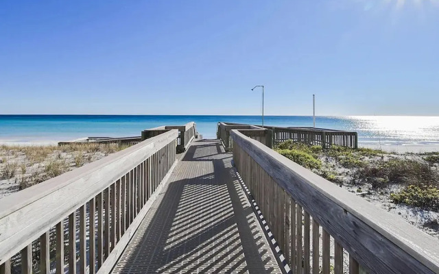 Inlet Reef 310 2 Bedroom Condo by RedAwning