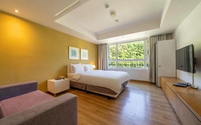 Maple Tourist Hotel