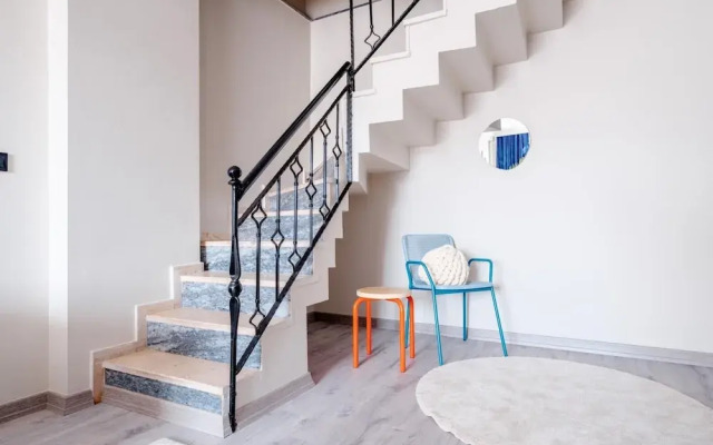 Vibrant Duplex With Terrace 2 min to Cevahir Mall