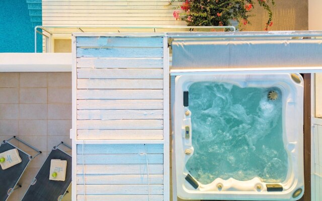 Seabreeze Villa - with Jacuzzi & heated pool