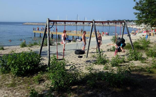 Stuga med havsutsikt och 50m till strand