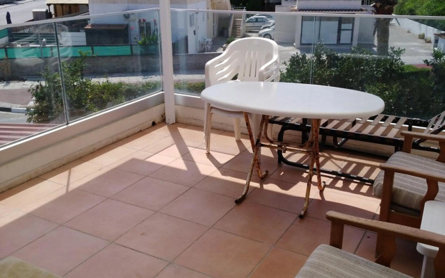 Larnaca, Pervolia 1 bedroom seaside apartment