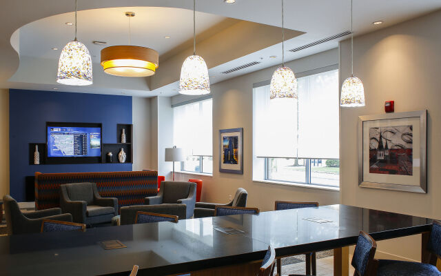Holiday Inn Express & Suites Louisville Downtown by IHG
