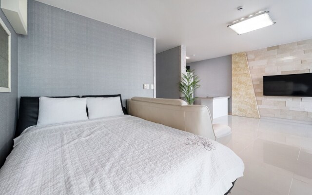Pohang Pinewave Sea & Spa Pension