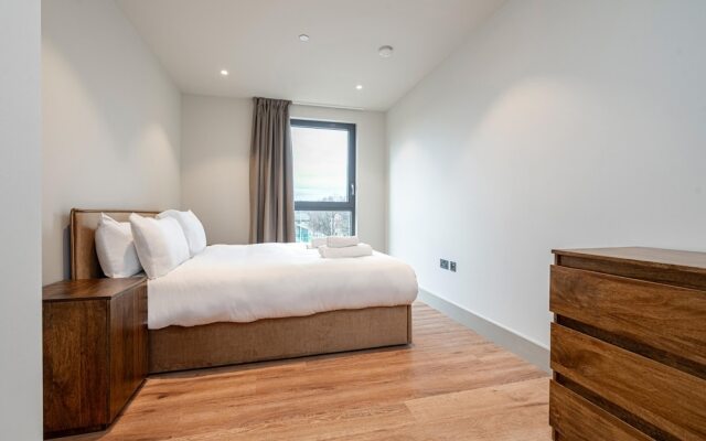 Spacious Flat in North London